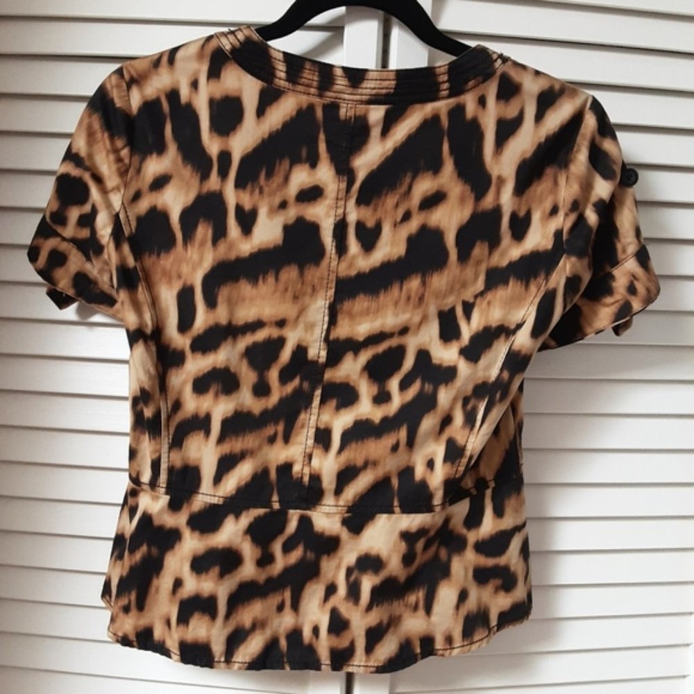 *SOLD* Jones New York Animal Print Adjustable Short Sleeve shirt Petite Medium - Picture 2 of 7